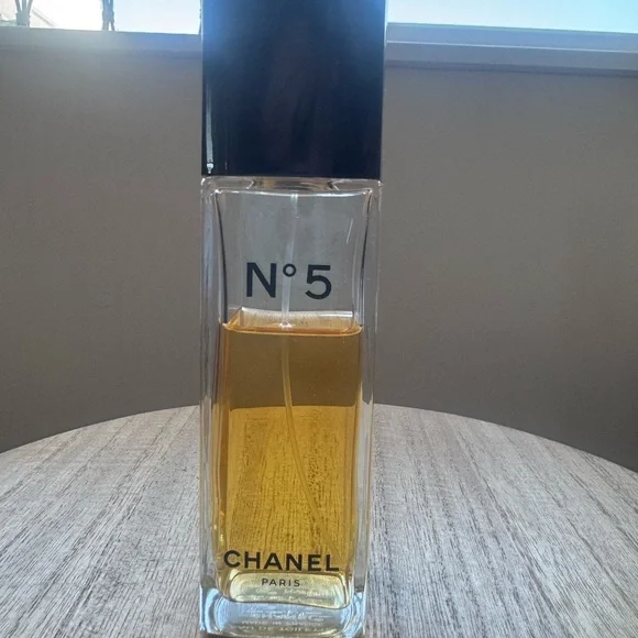 Chanel N°5 Eau de Parfum in Black and Gold - Picture 3 of 4